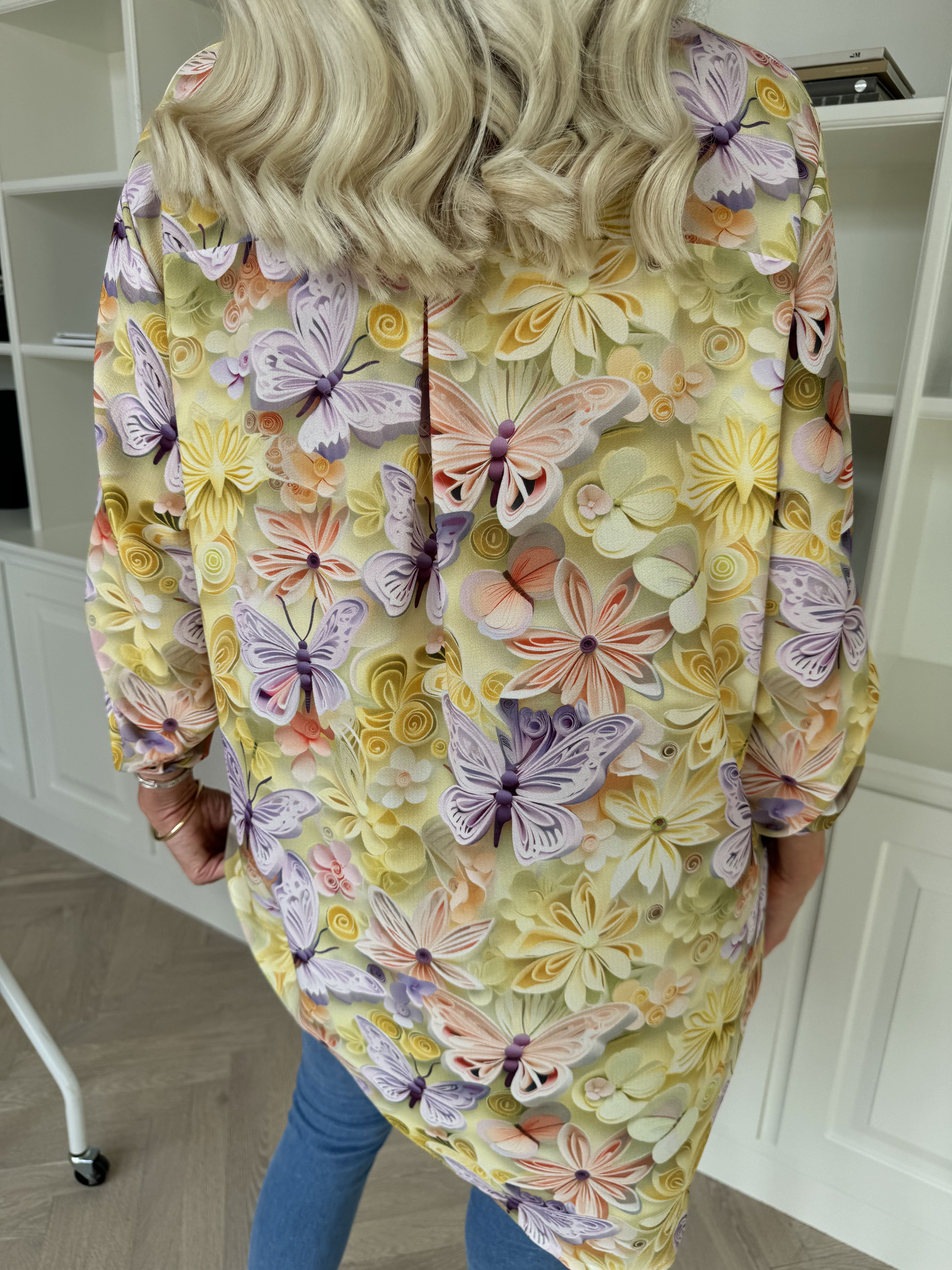 Vanesa Butterfly - Sød tunika i viskose med sommerfugleprint